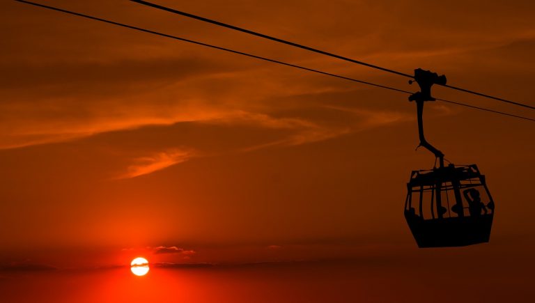 hd wallpaper, nature wallpaper, tram-7863292.jpg